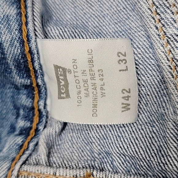 LEVI'S Size 42x32 Medium Wash 501 Button Fly Jeans Gently Used Condition - Picture 11 of 16